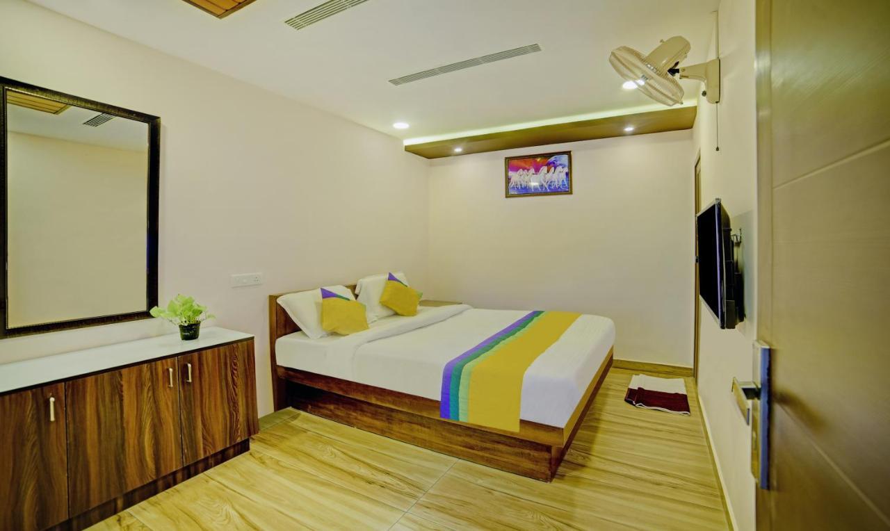 Treebo Trip Majestic Inn Thampanoor טריואנדרום מראה חיצוני תמונה